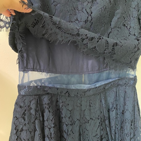 Lace Midi dress in Navy - Picture 3 of 8